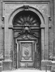 Uitzicht op de gevel van de Kerk van Saint-Paul-Saint-Louis, Parijs, het Oostportaal, 1627-41